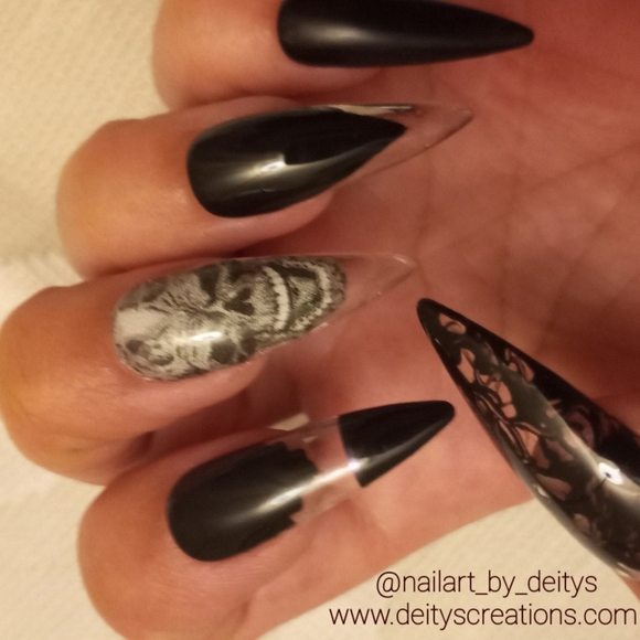 Gothic skull with black and negative space stiletto luxury press On acrylic Nail - Picture 3 of 4